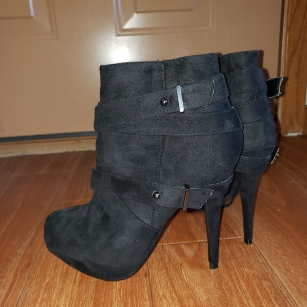 Brand: Dheart, size: 6 color: black suede